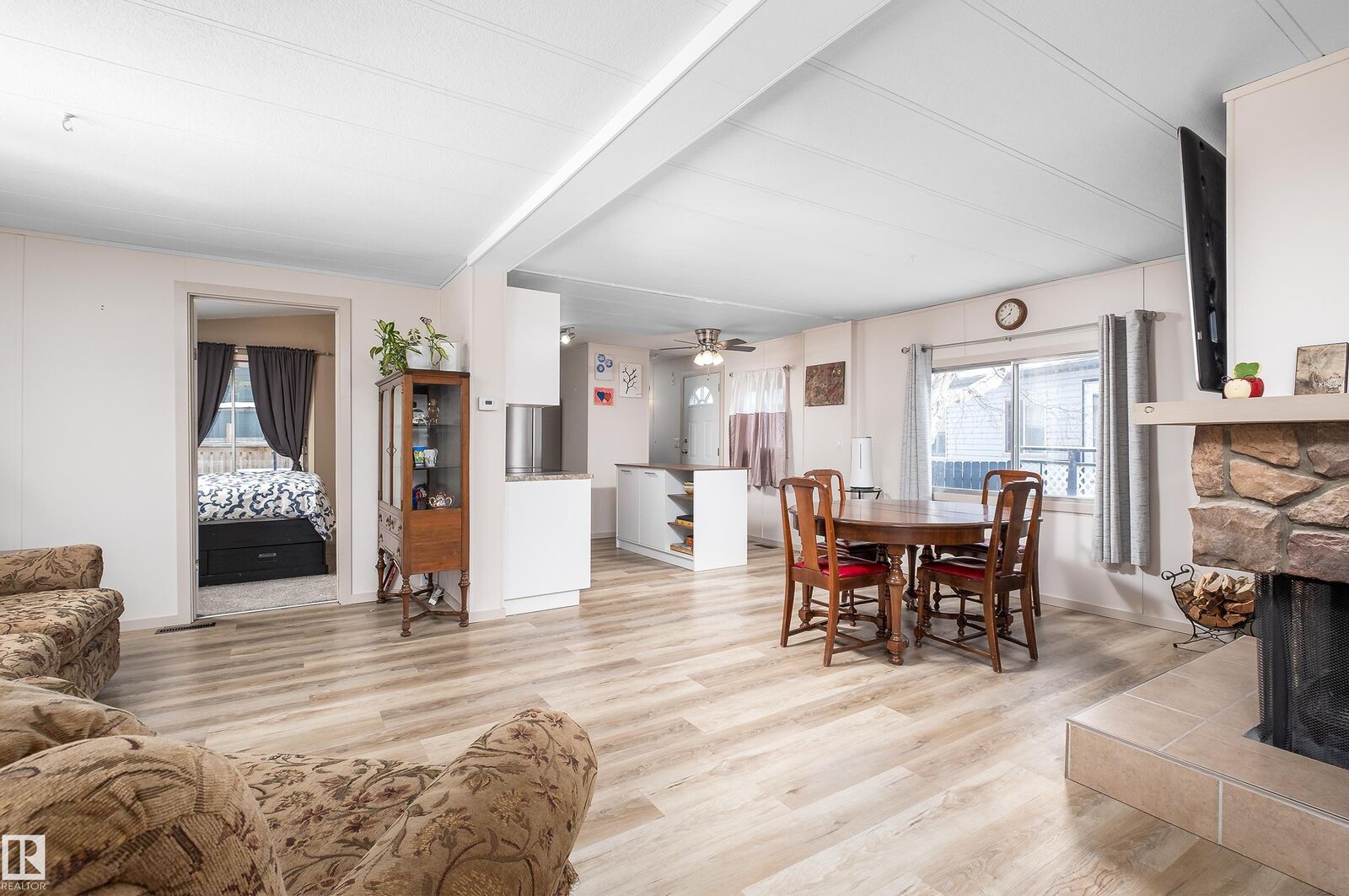 Property Photo:  1706 West Oak Close NW  AB T5S 1T6 