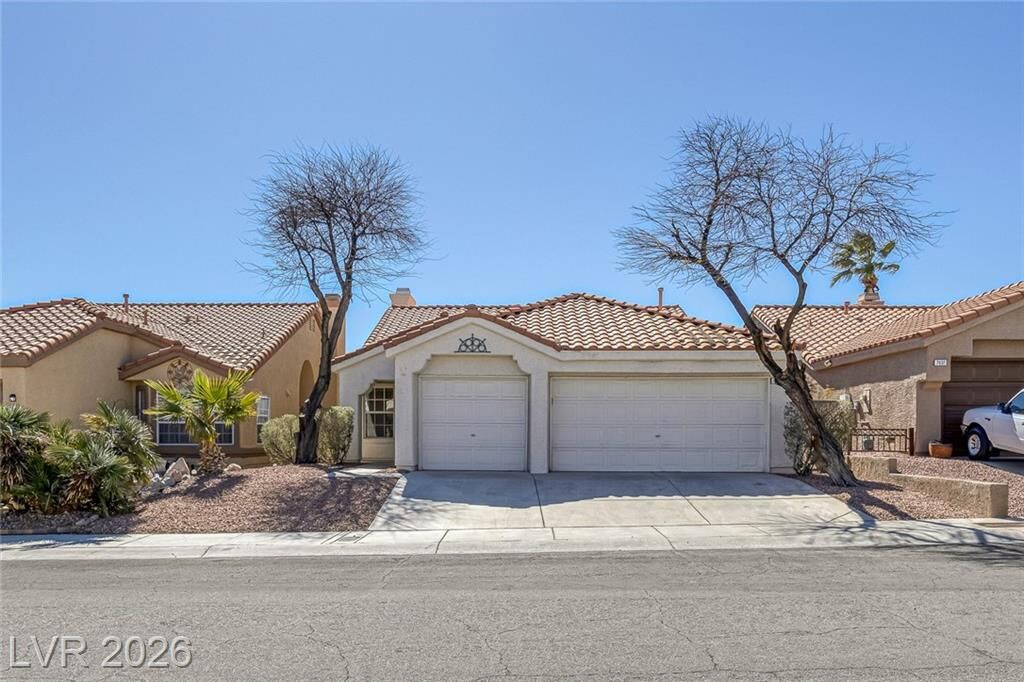 Property Photo: 7633 Prairie Corners Drive NV 89128