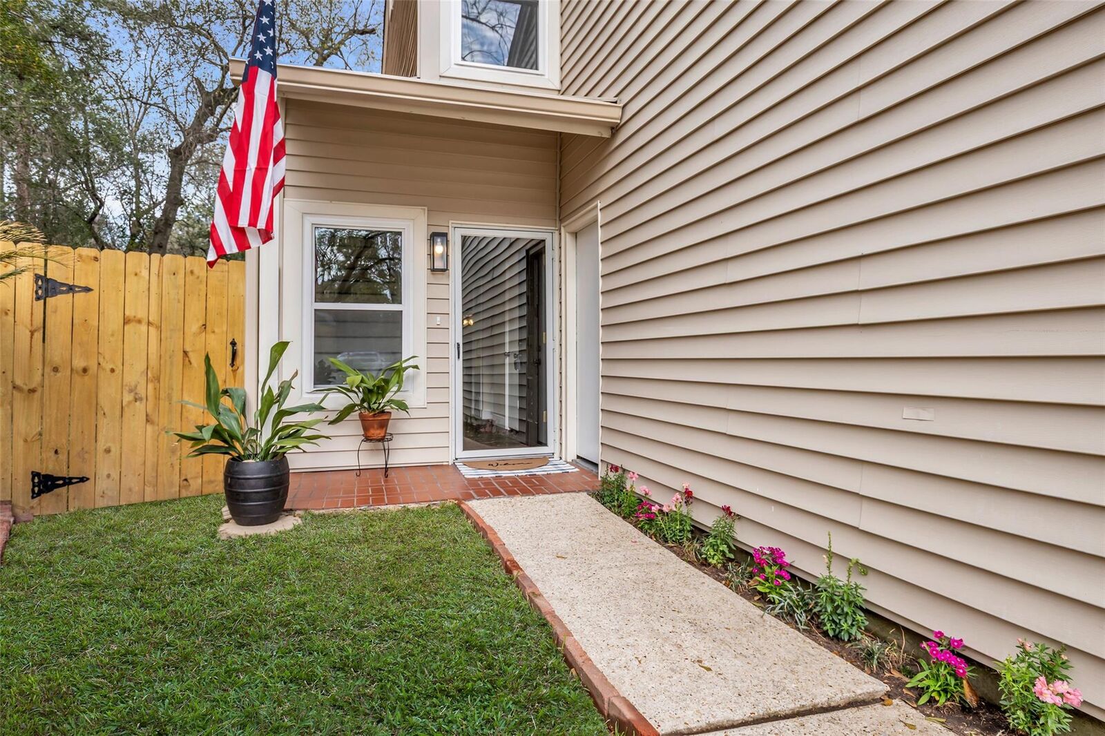 Property Photo:  1810 N Red Cedar Circle  TX 77380 