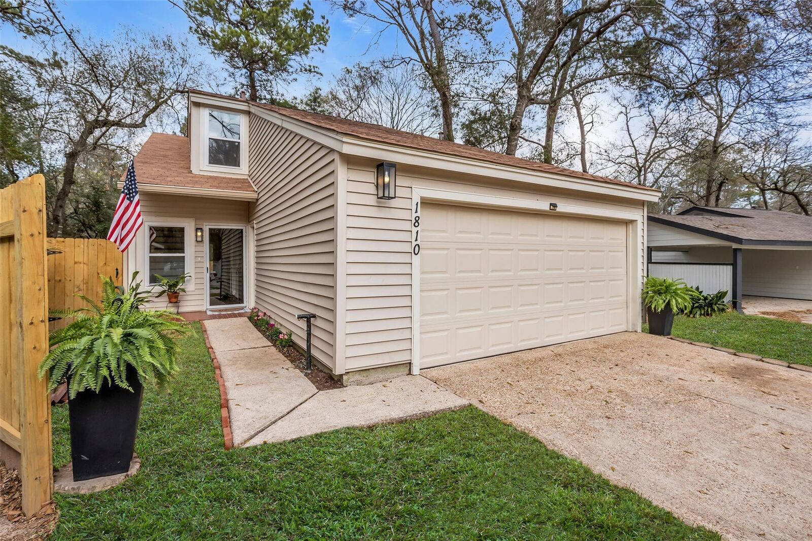 Property Photo: 1810 N Red Cedar Circle TX 77380