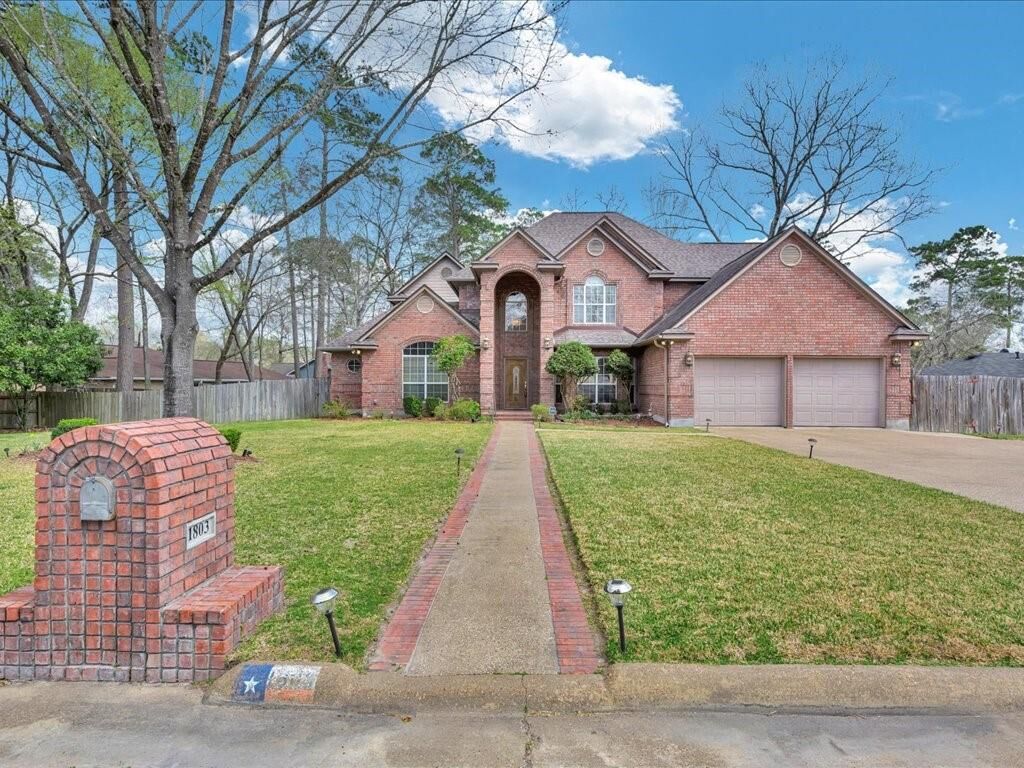 Property Photo:  1803 Live Oak Lane  TX 75904 