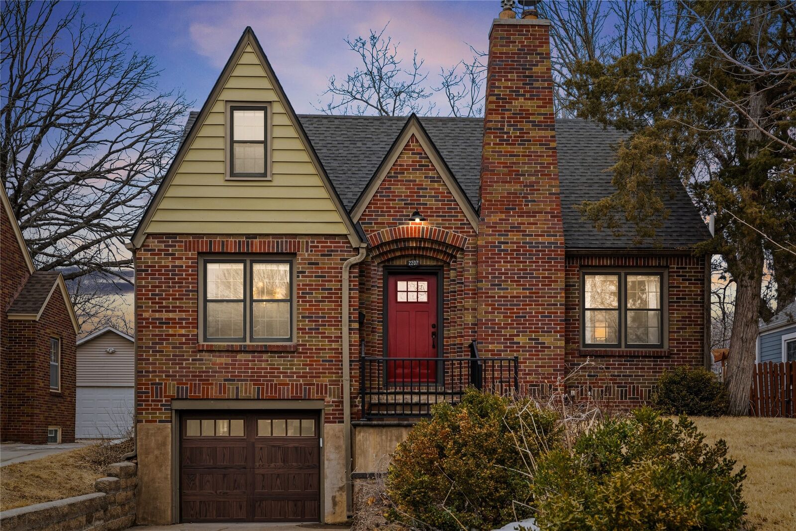 Property Photo:  2207 39th Street  IA 50310 