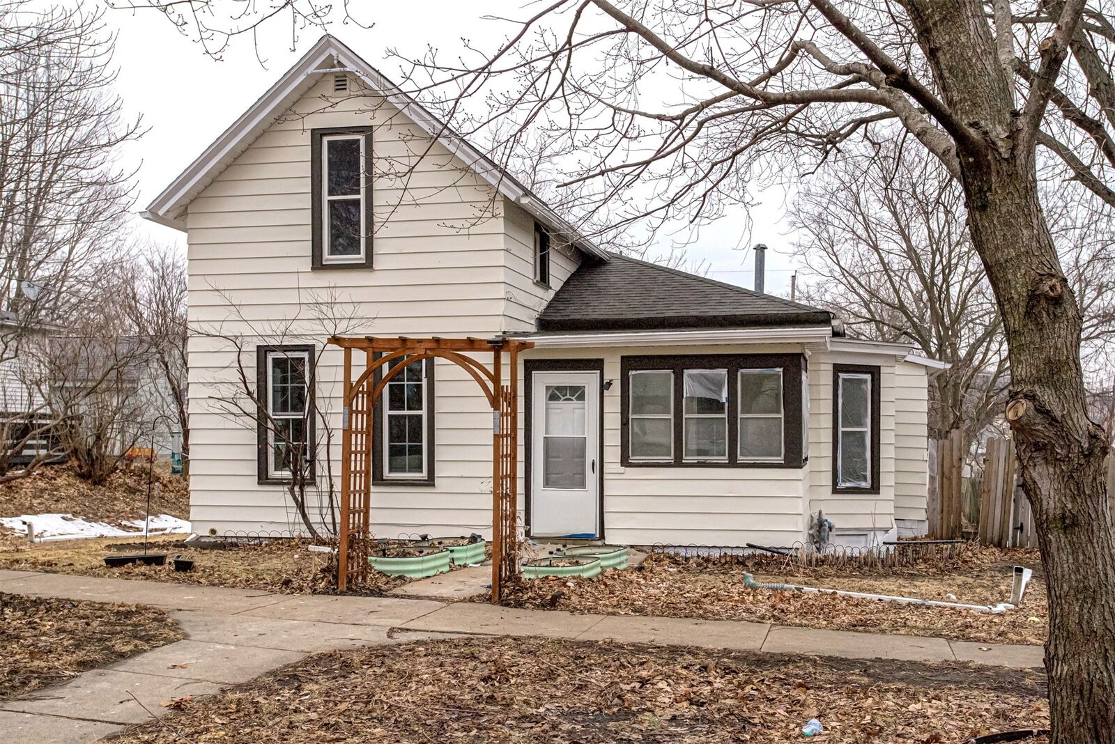 Property Photo:  422 Crawford Street  IA 50036 