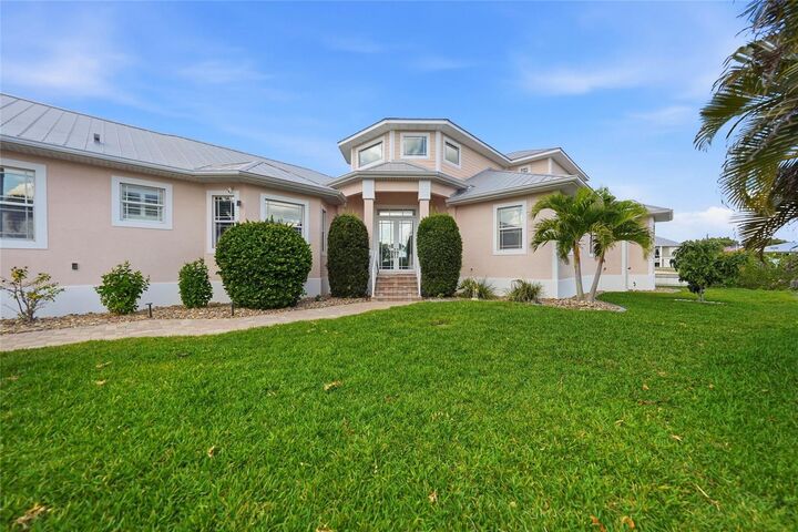 Property Photo:  534 Canal Way  FL 33950 