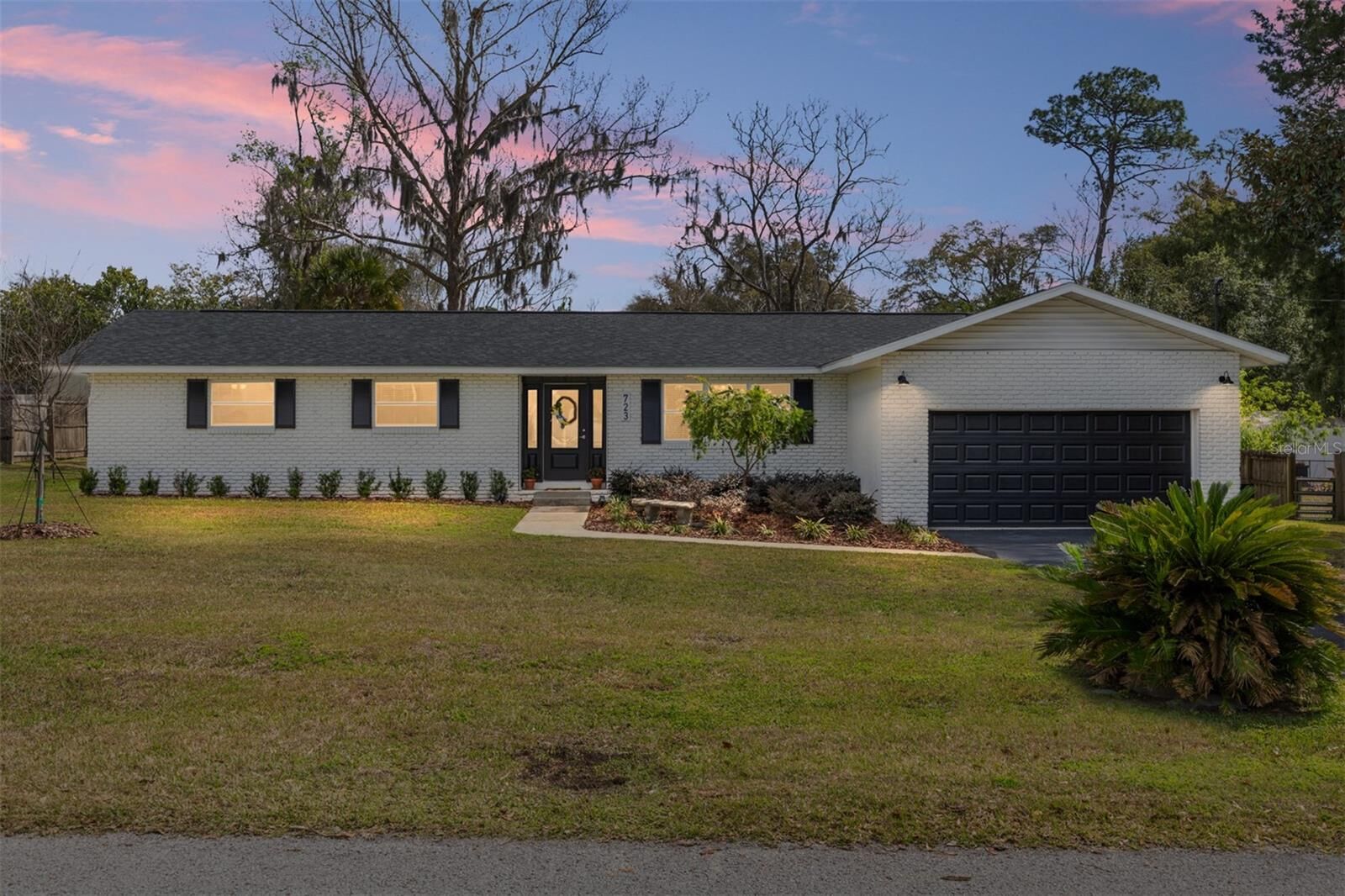 Property Photo: 723 SE 40th Terrace FL 34471