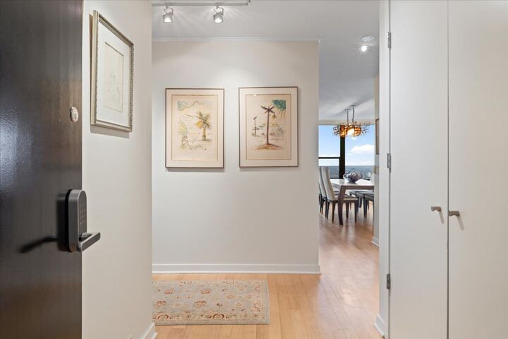 Property Photo:  1560 N Sandburg Terrace 4301-4303  IL 60610 