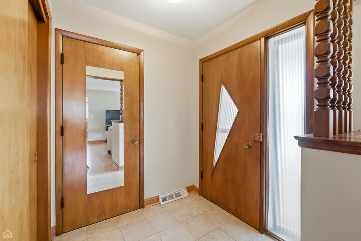 Property Photo:  701 Preston Lane  IL 60193 