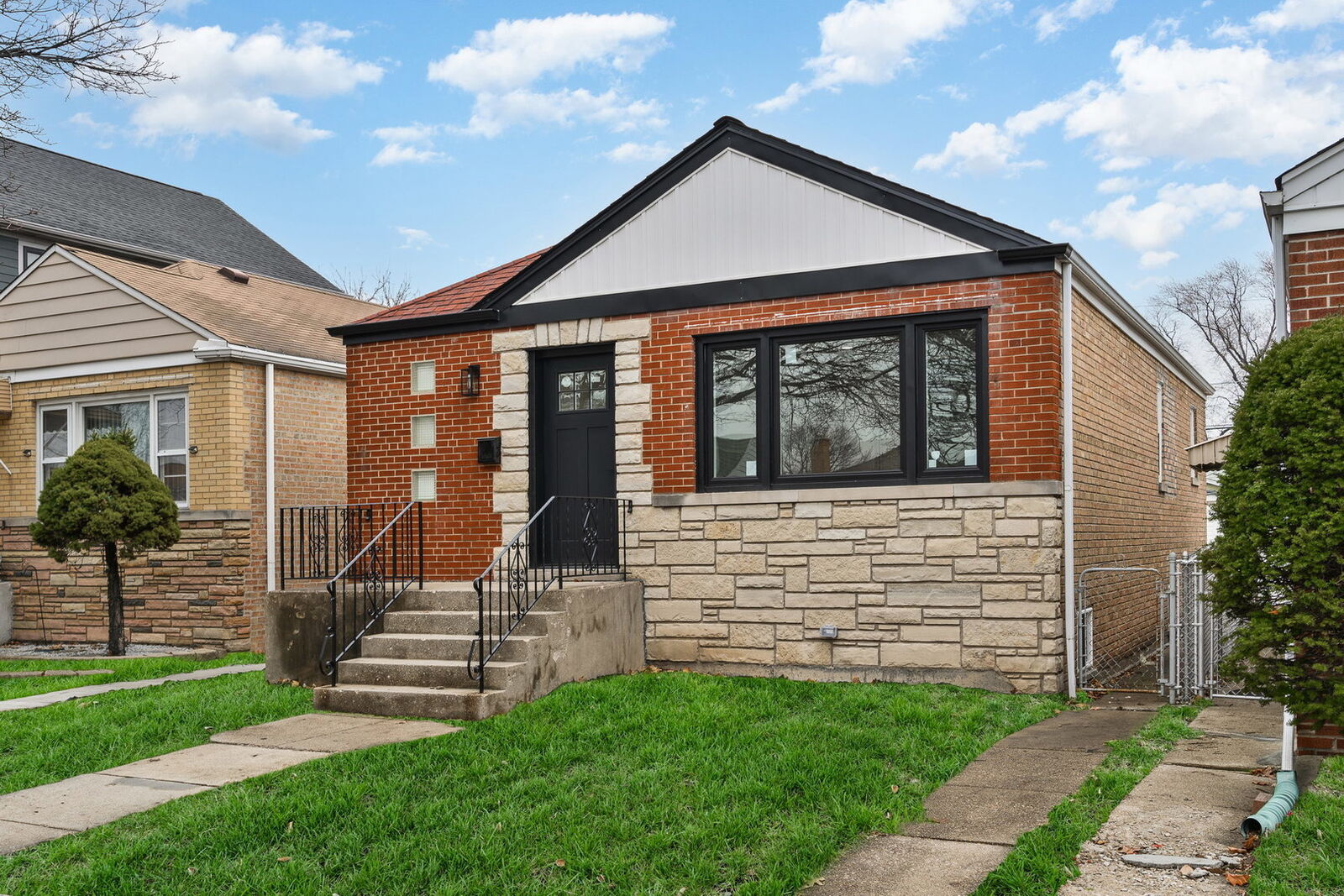 Property Photo:  5423 N Moody Avenue  IL 60630 