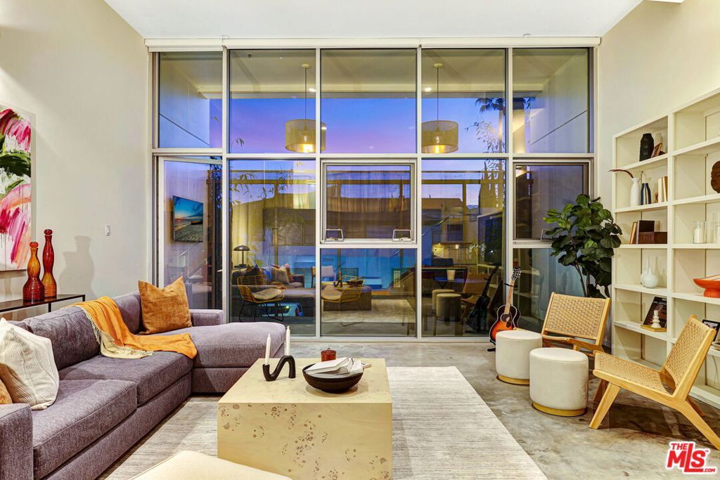 Property Photo:  803 Wilcox Avenue 4  CA 90038 