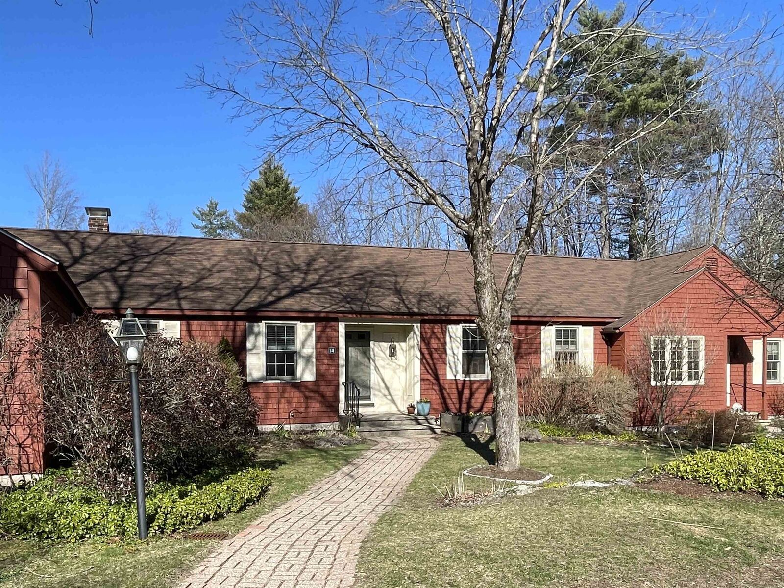 Property Photo: 14 Colonial Square NH 03458