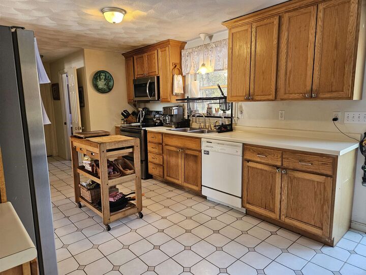 Property Photo: 7 Chapman Way NH 03833