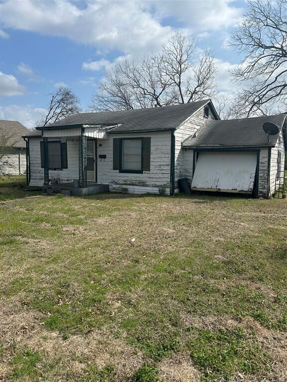 Property Photo: 509 Allen Avenue TX 75418