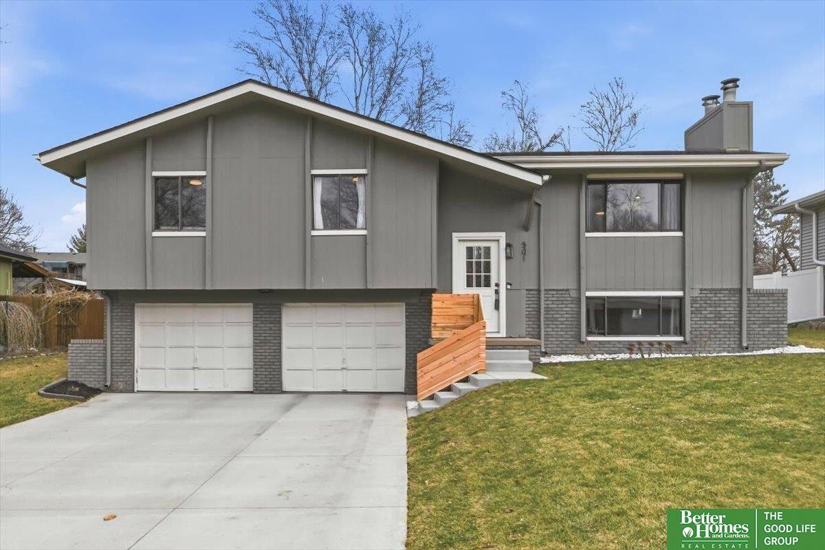 Property Photo: 501 Laredo Road NE 68046