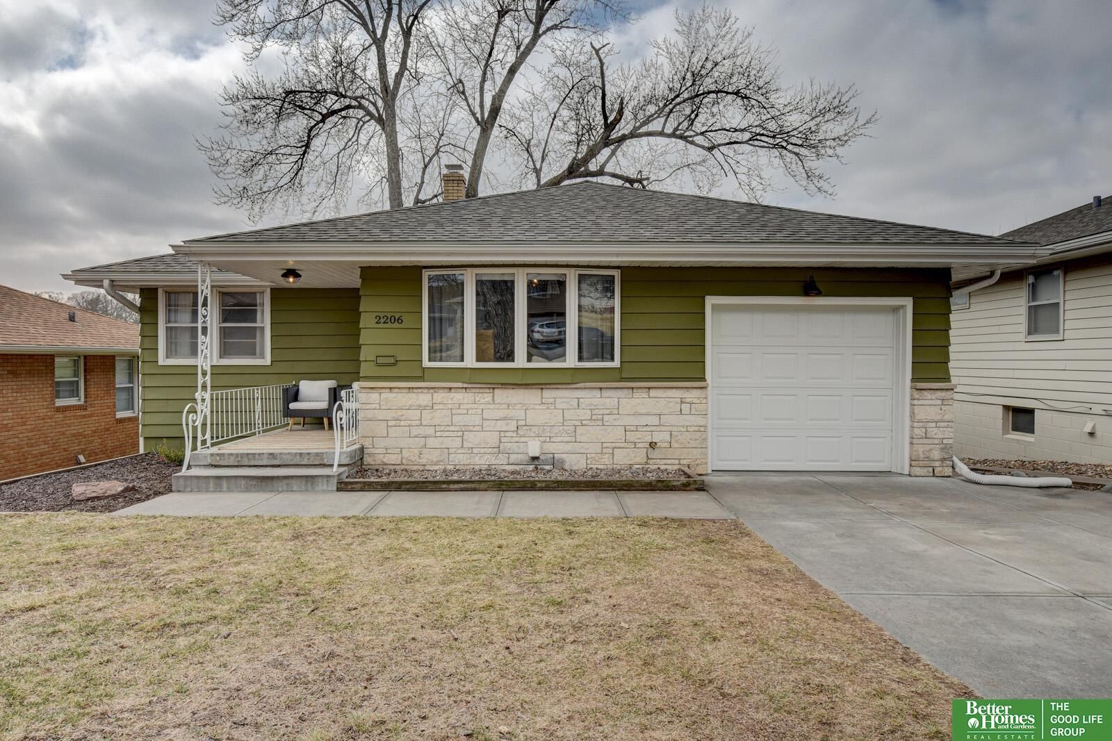 Property Photo:  2206 S 46th Avenue  NE 68106 