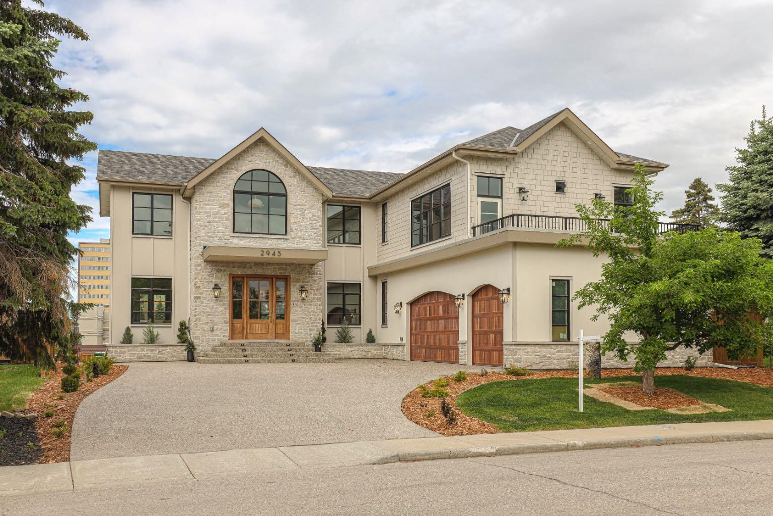 Property Photo:  2945 Toronto Crescent NW  AB T2N 3W4 