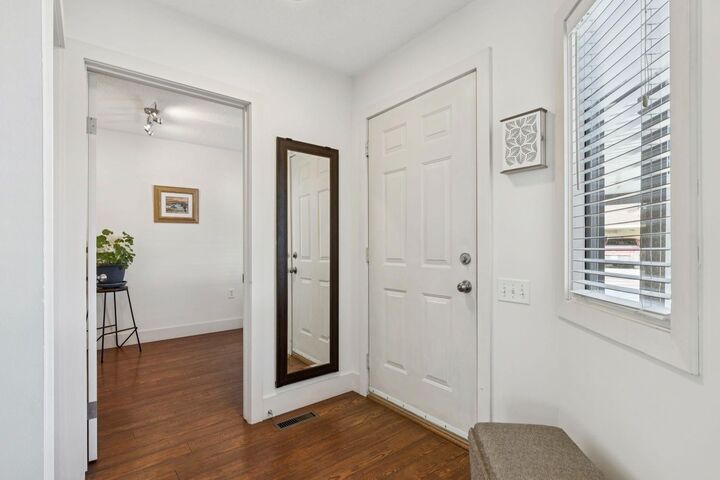 Photo de la propriété:  2667 Dovely Court SE  AB T2B 3G7 