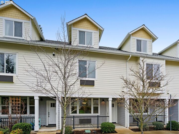 Property Photo:  10843 E Burnside St  OR 97216 