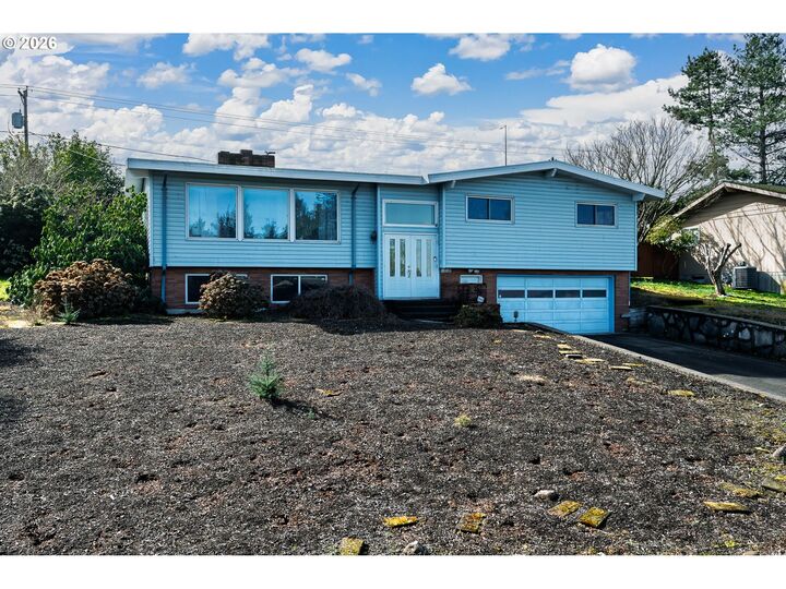 Property Photo: 12340 NE Rose Pkwy OR 97230