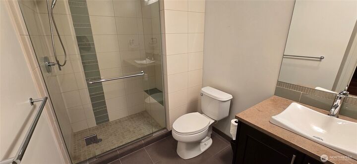 Property Photo:  10650 NE 9th Place 1820  WA 98004 