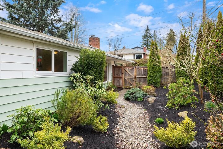 Property Photo:  2821 SW Trenton Street  WA 98126 