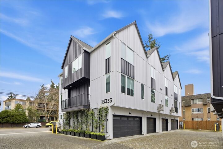 Property Photo:  13333  Greenwood Avenue N A  WA 98133 