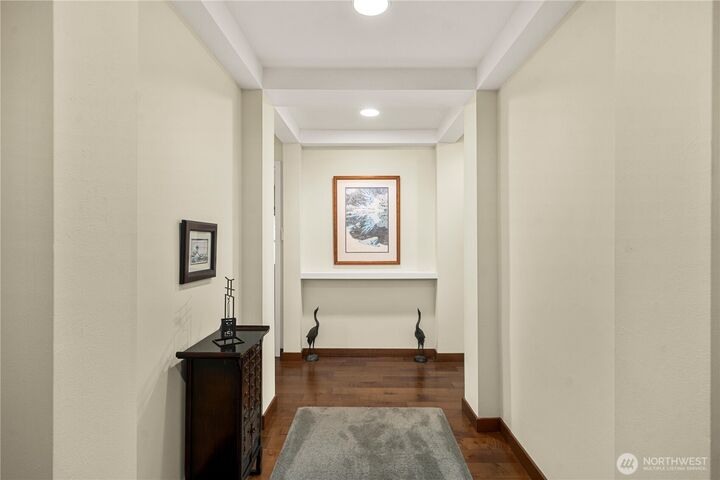 Property Photo:  11122 NE 41st Drive 31  WA 98033 