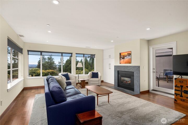 Property Photo: 11122 NE 41st Drive 31 WA 98033