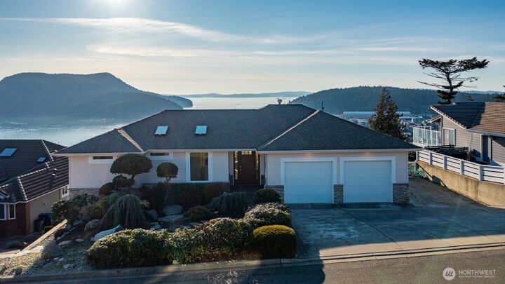 Property Photo:  2402  Highland Drive  WA 98221 