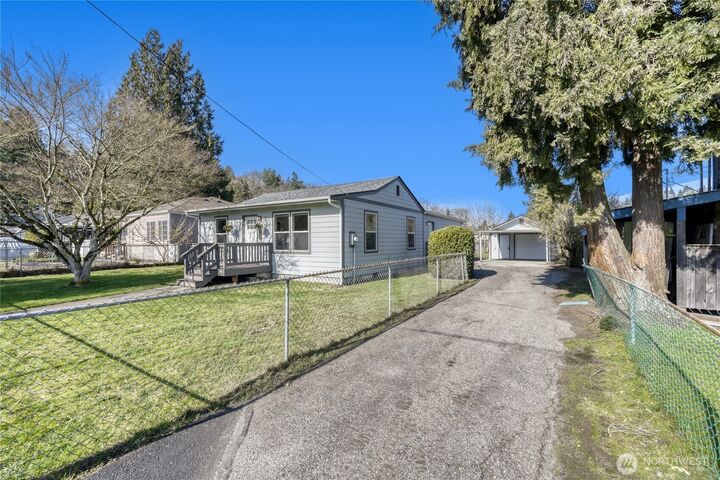 Property Photo:  14929  130th Avenue SE  WA 98058 