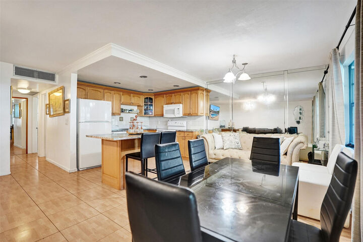 Property Photo:  5208 NE 24th Terrace F118  FL 33308 