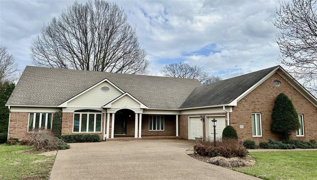 Property Photo:  1835 Bent Tree Court  KY 42103 