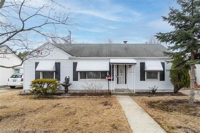 Property Photo:  26304 Barnes Street  MI 48066 
