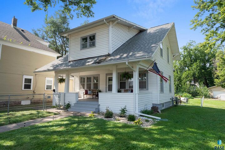 Property Photo:  601 S Prairie Ave  SD 57104 