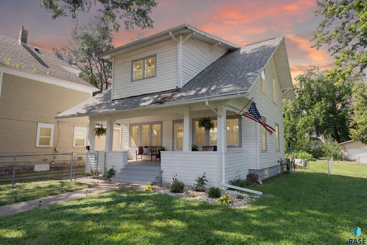 Property Photo:  601 S Prairie Ave  SD 57104 