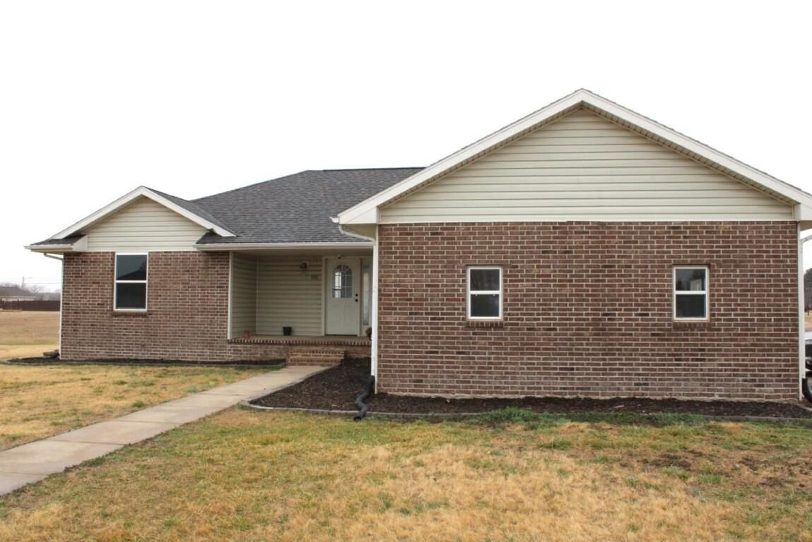 Property Photo:  106 Rodeo Ct  KS 67464 