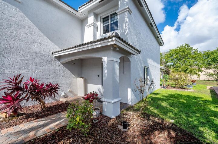 Property Photo:  13391 SW 42nd St  FL 33027 