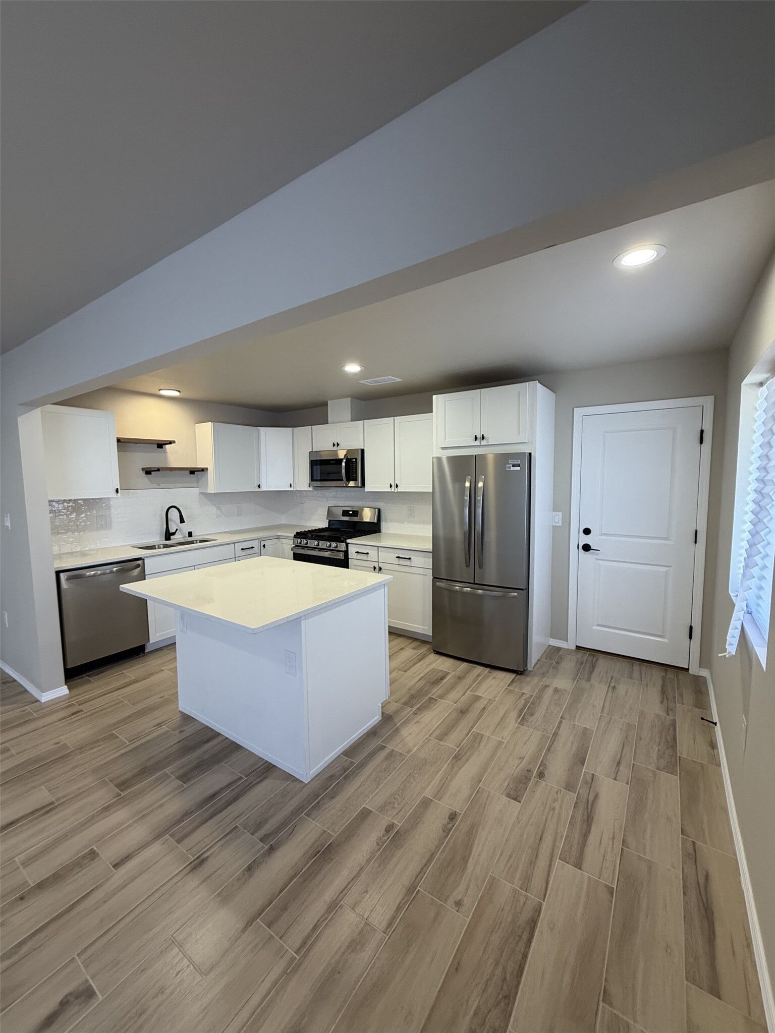 Property Photo:  1007 Calle La Resolana  NM 87507 