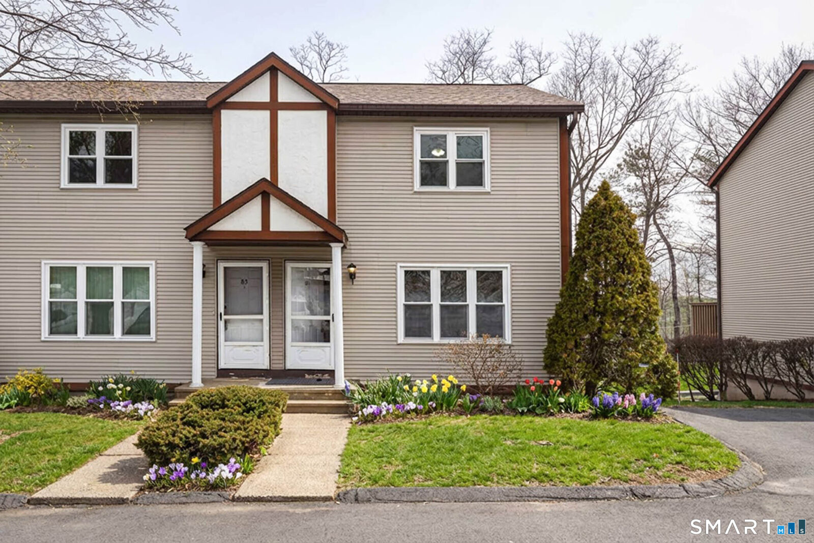 Property Photo:  71 White Oak Avenue Apt B6  CT 06062 