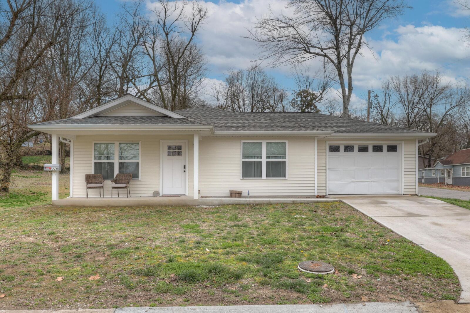 Property Photo:  219 W Hill Street  MO 64850 