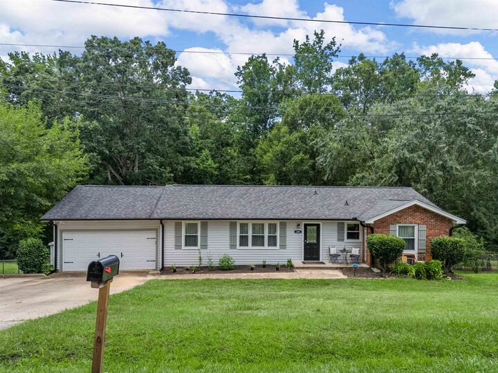 Property Photo: 205 Maxie Avenue SC 29611