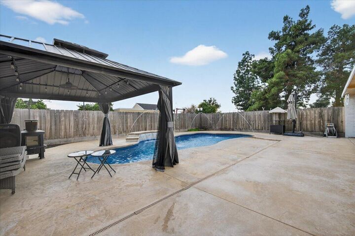 Property Photo:  23547 Avenue 184  CA 93257 