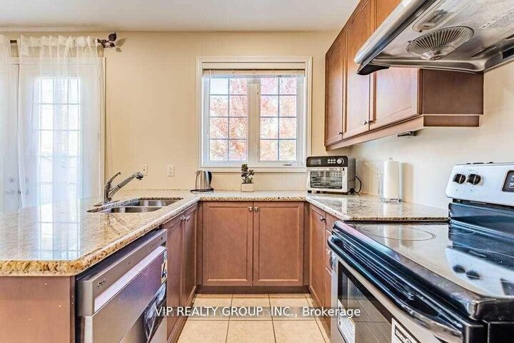 Property Photo:  30 Lady Valentina Avenue  ON L6A 0E4 