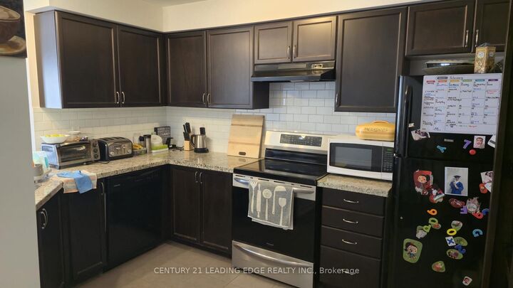 Property Photo:  5070 Harvard Road N 5  ON L5M 0X1 