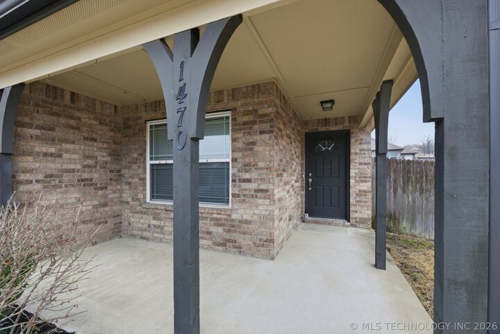 Property Photo:  1470 W Burnham Avenue  OK 74066 