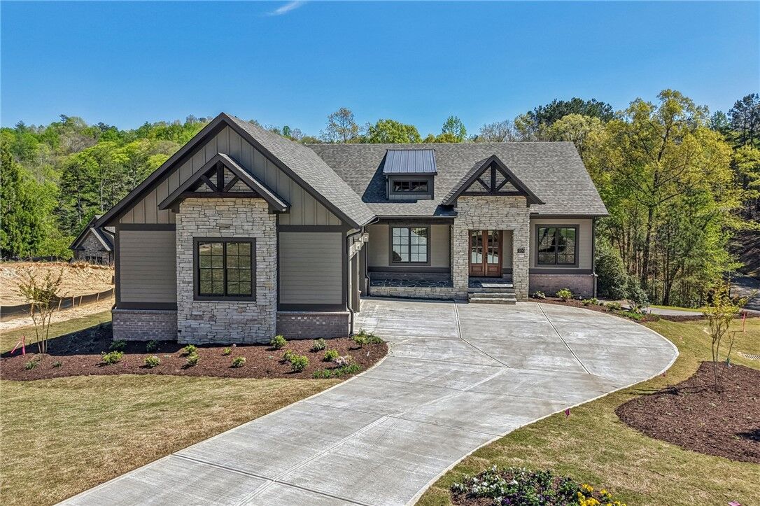 Property Photo:  709 Hemlock Court  SC 29676 