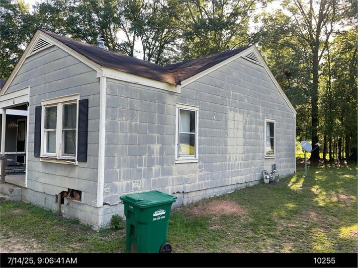 Property Photo:  202 Delta St  GA 31707 