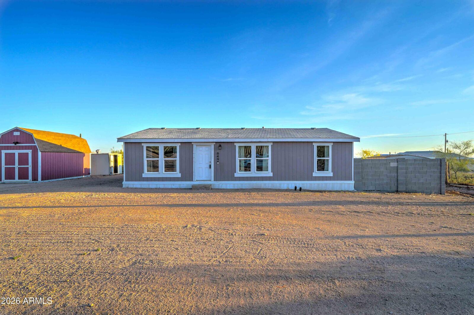 Property Photo: 649 W Kaniksu Street AZ 85120