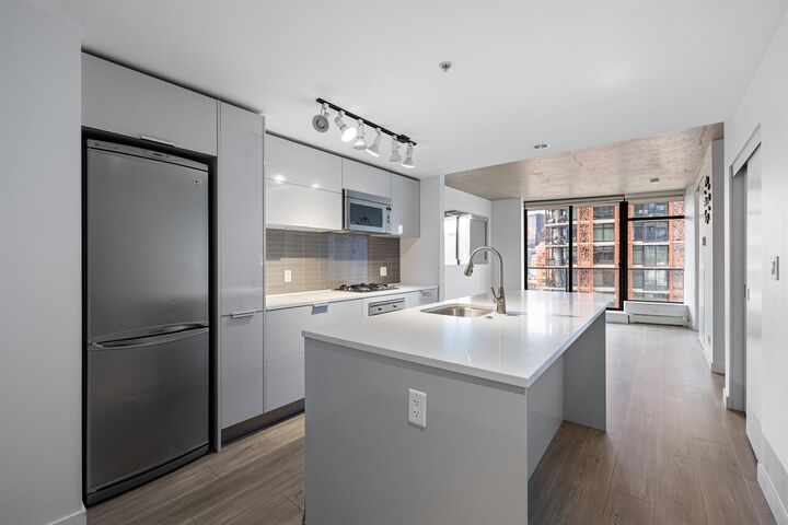 Property Photo: 108 W Cordova Street 1407 BC V6B 0G5