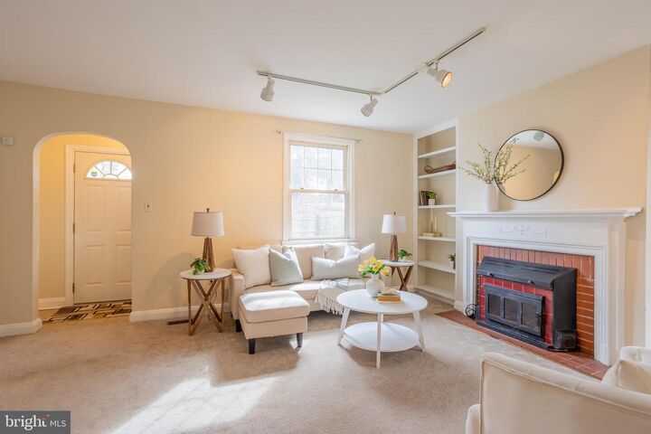 Property Photo:  2012 Cedar Circle Drive  MD 21228 