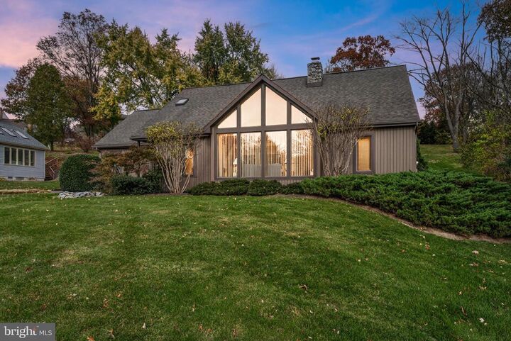 Property Photo:  1049 Signal Hill Lane Lane  PA 17601 